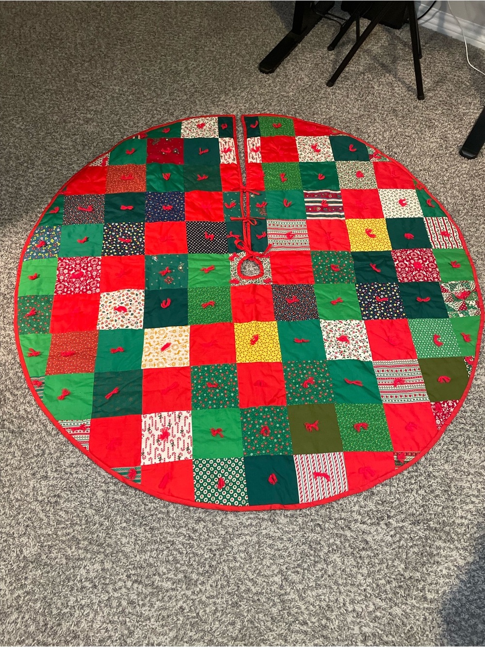 Vintage Handmade Quited Patchwork Holiday Christmas Tree Skirt Cottage Core 53”‎